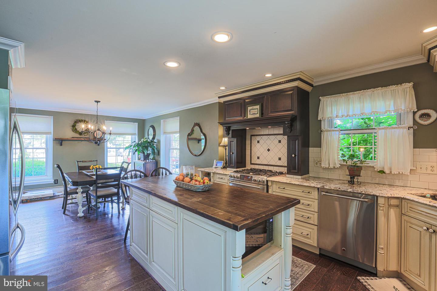 Photo 13 of 71 of 2800 Brockway Pl house