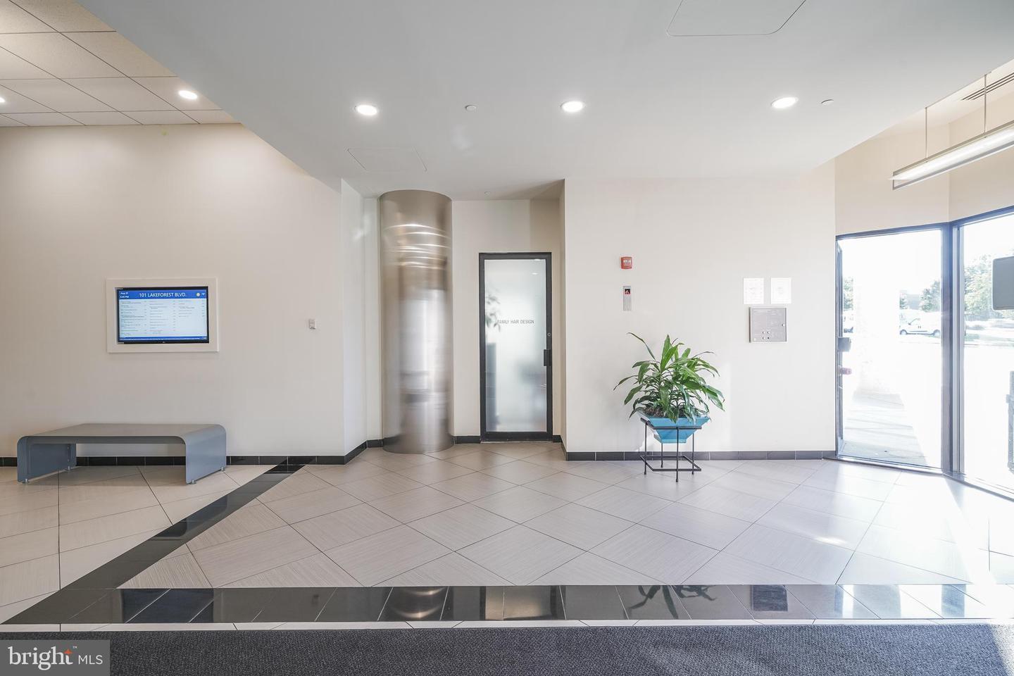 101 Lakeforest Blvd #100