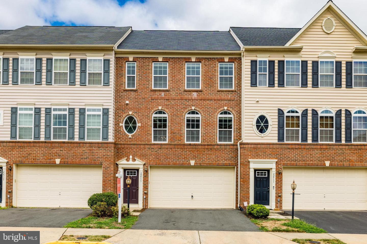 Photo 1 of 41 of 22933 Chinkapin Oak Ter townhome