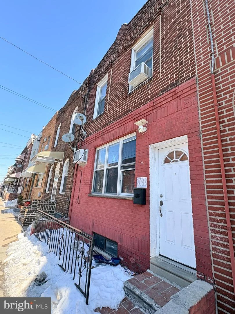 2033 S 9th Street