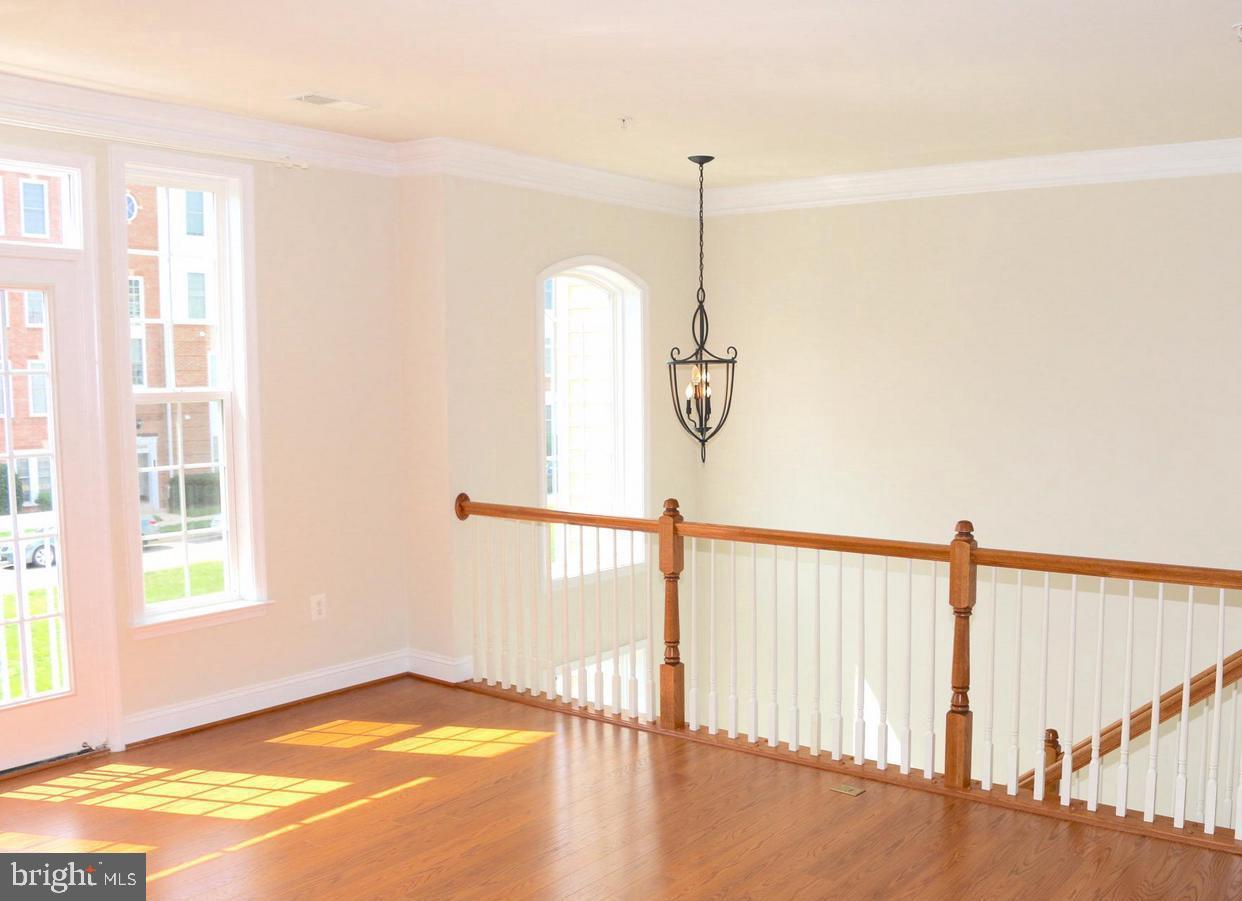 Photo 3 of 40 of 14521 Barkham Dr townhome