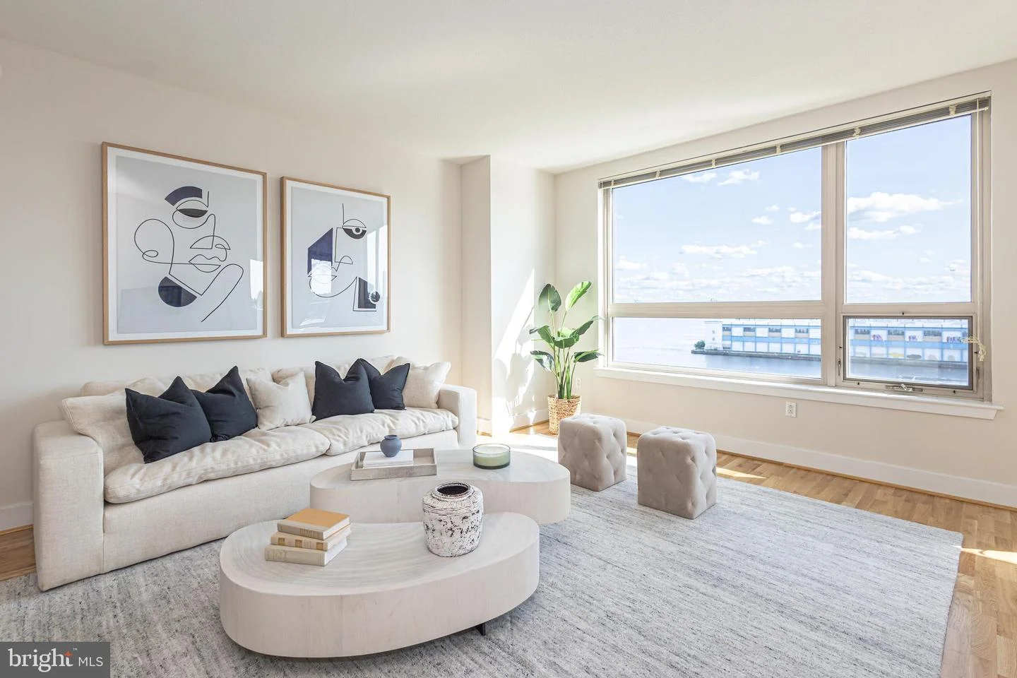 717 S Chris Columbus Boulevard Unit 909