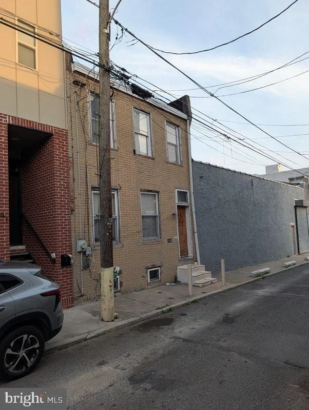 2439 N Mutter Street