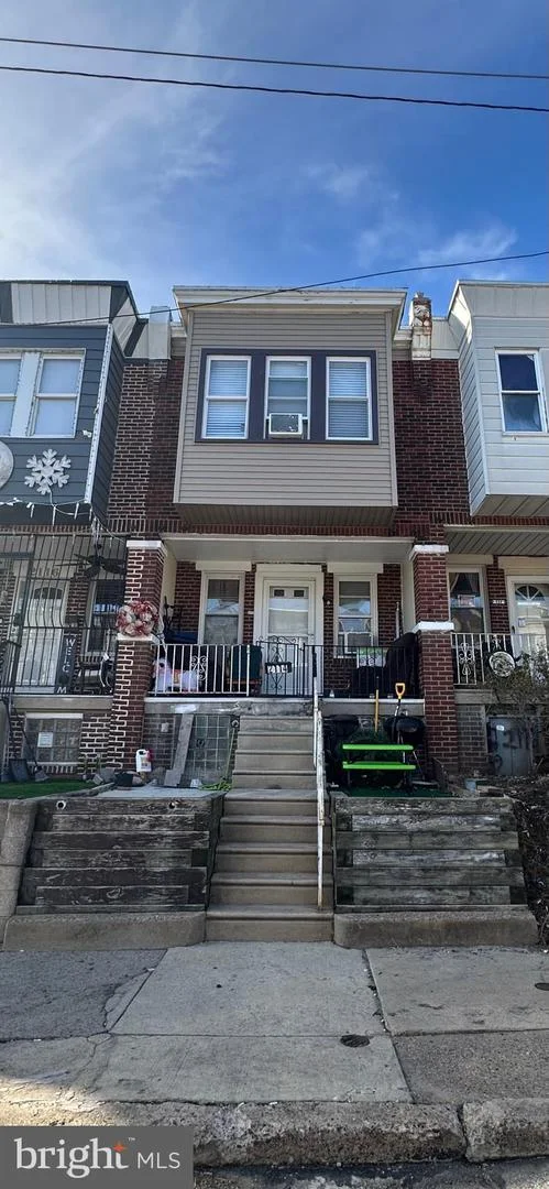 2114 Simon Street