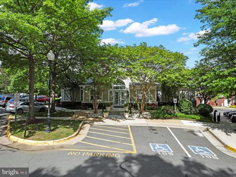 Townhouse in McLean VA 1645 International DRIVE 29.jpg