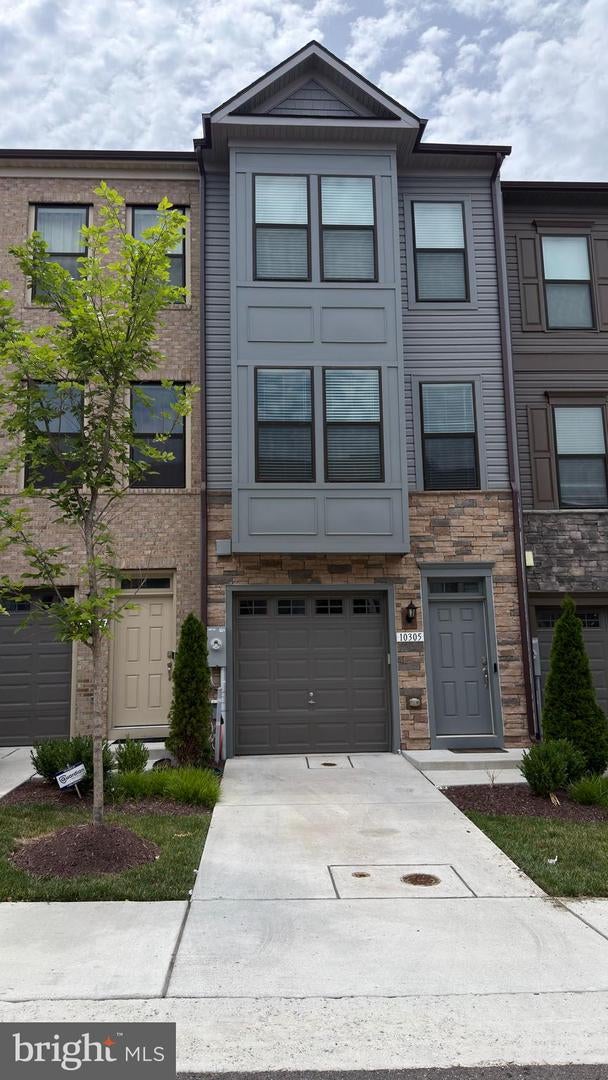10305 Vista Sola Way, Lanham, MD, 20706