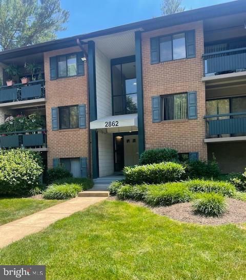 Condominium in Falls Church VA 2862 Dover Ln.jpg