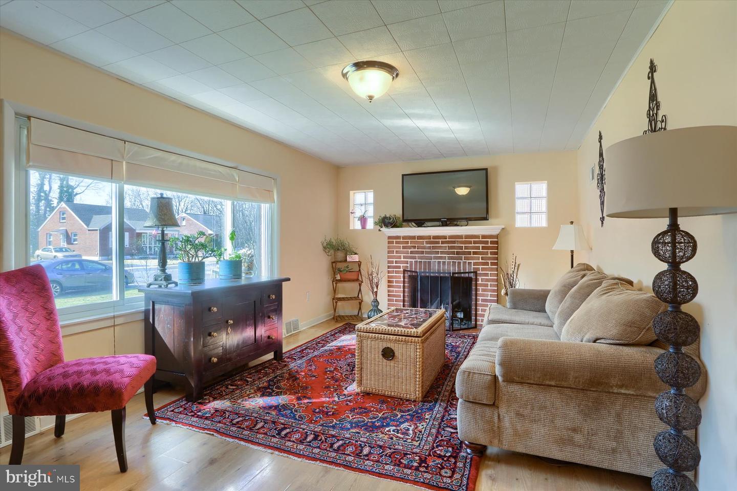 Photo 5 of 26 of 25 S 39th St house