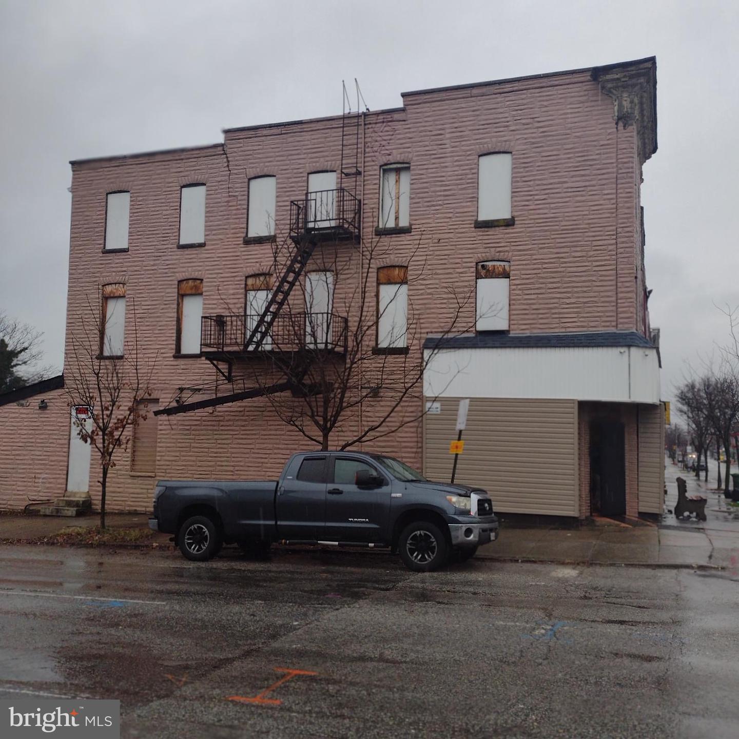 1801 W Pratt St
