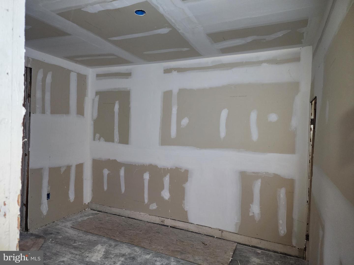 Photo 9 of 11 of 2918 Westwood Ave townhome