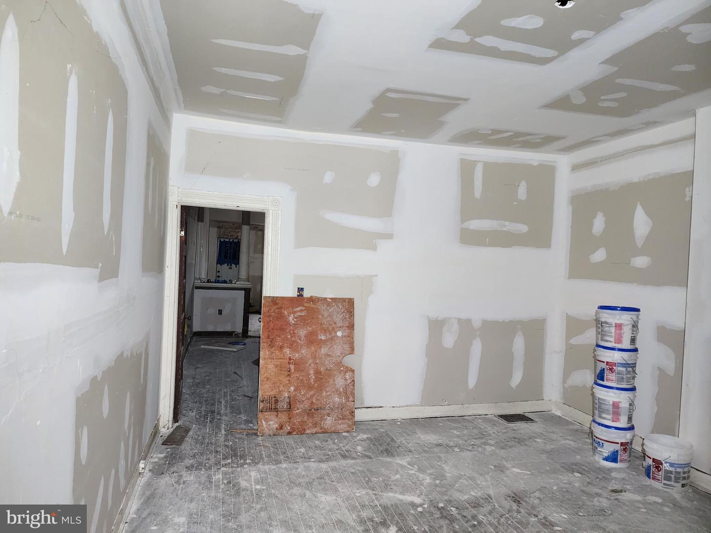 Photo 5 of 11 of 2918 Westwood Ave townhome