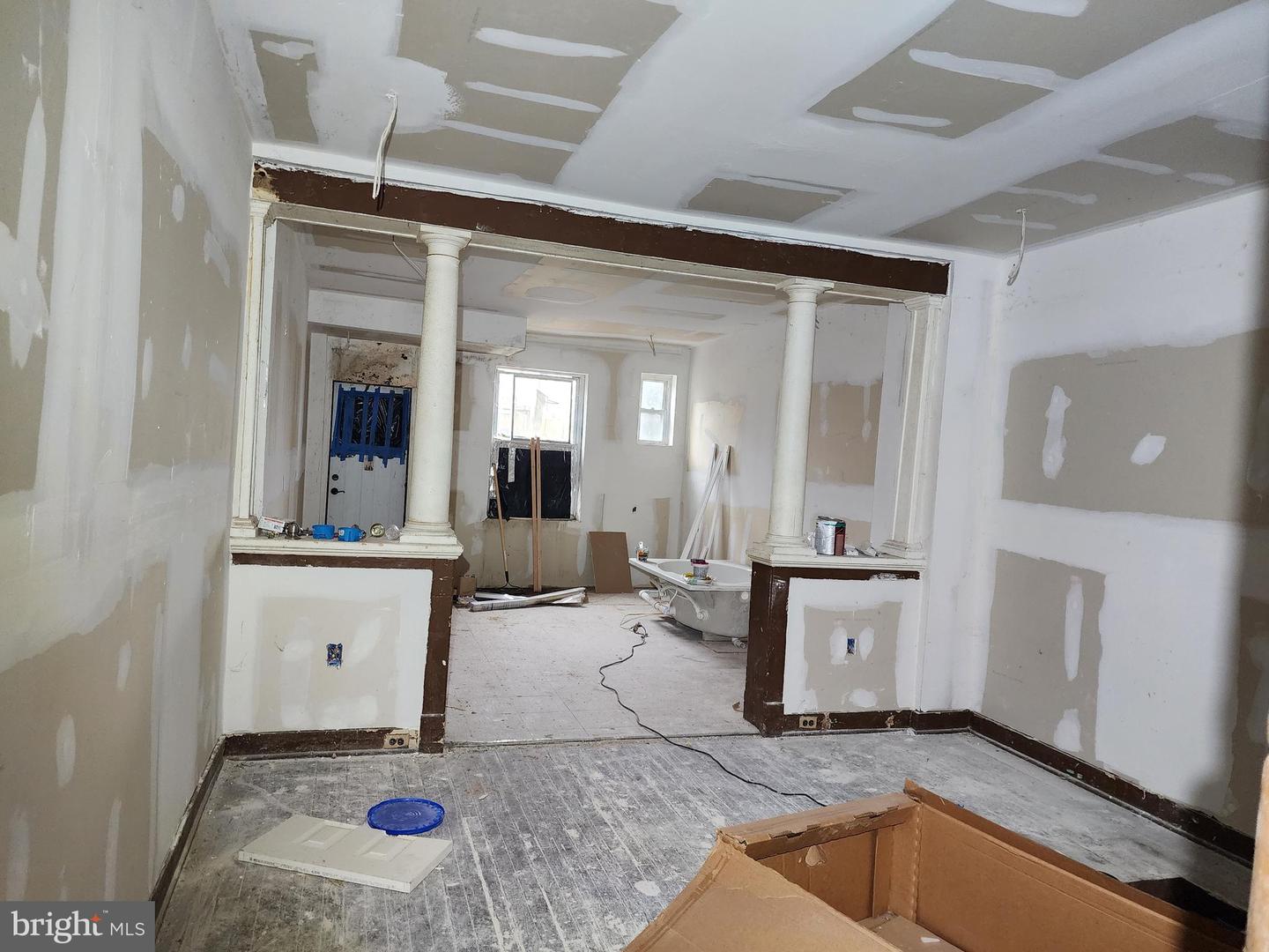 Photo 6 of 11 of 2918 Westwood Ave townhome
