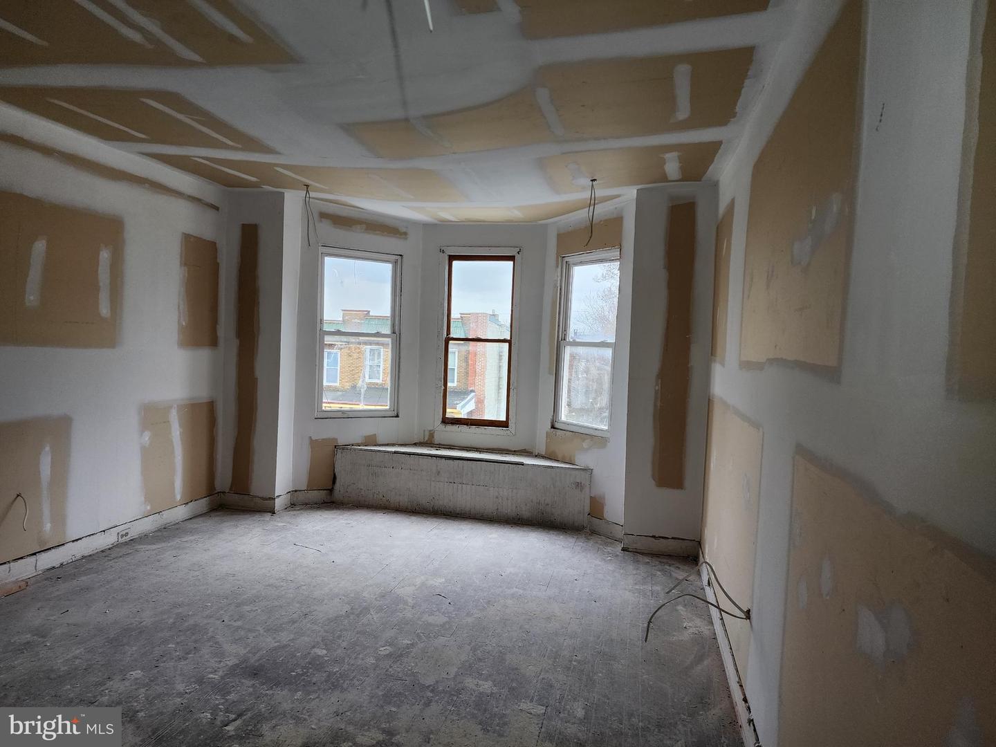 Photo 8 of 11 of 2918 Westwood Ave townhome