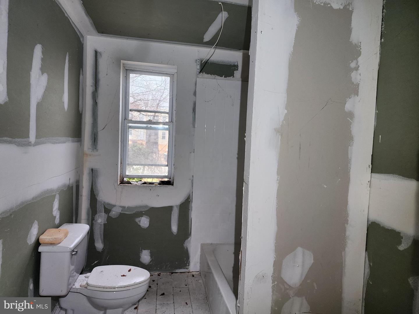 Photo 10 of 11 of 2918 Westwood Ave townhome