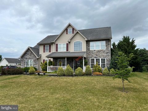 Single Family Residence in Chambersburg PA 1743 Barnegat Light Drive DRIVE.jpg