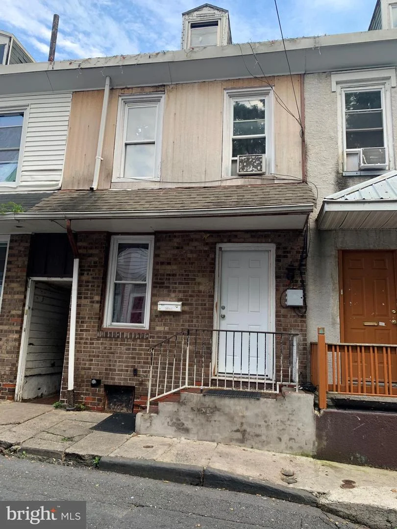 122 W Elm Street