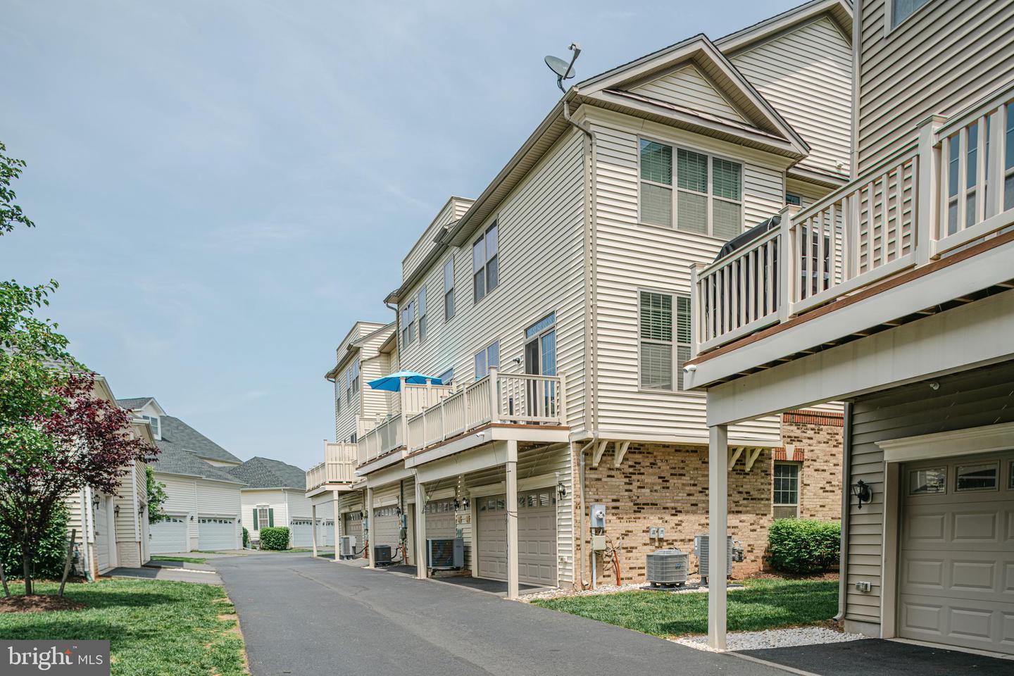 Photo 4 of 63 of 22573 Norwalk Sq townhome
