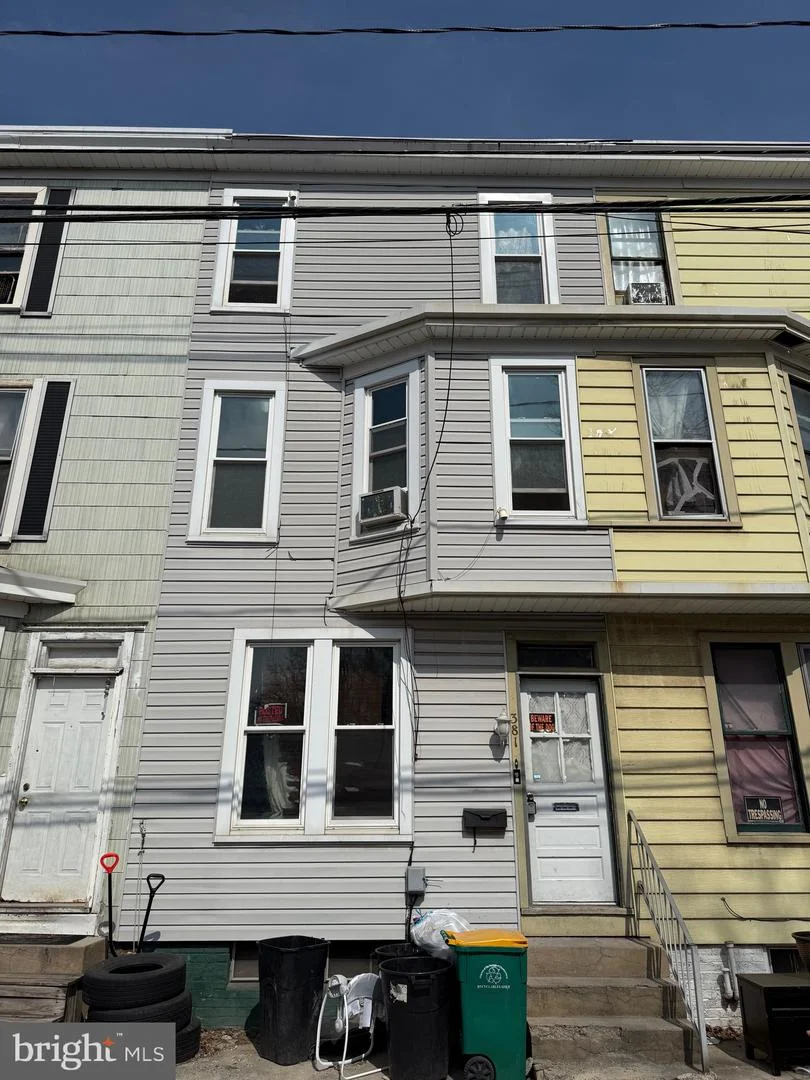 381 E E King Street St