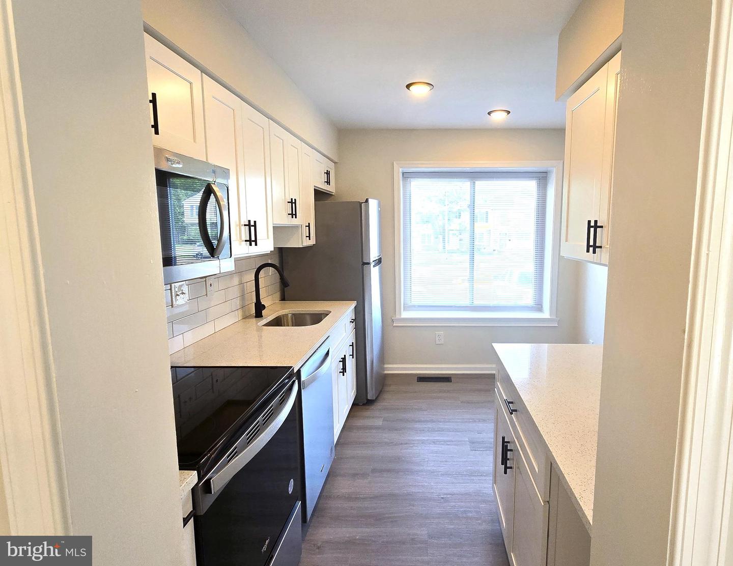 Photo 5 of 34 of 1636 Tulip Ave townhome