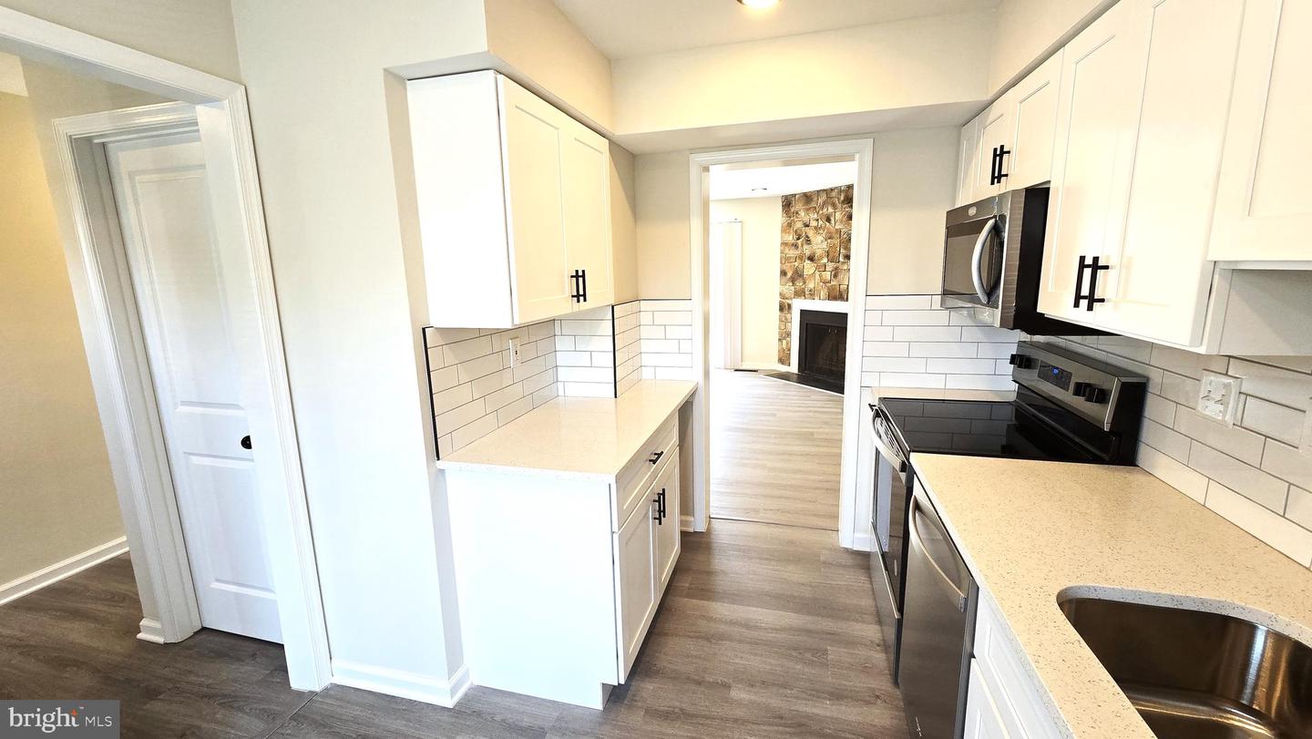 Photo 3 of 34 of 1636 Tulip Ave townhome