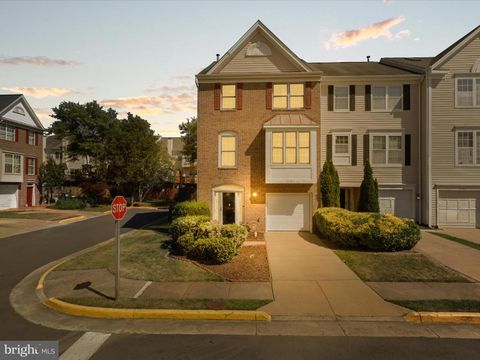 Townhouse in Herndon VA 13181 Dashco WAY.jpg