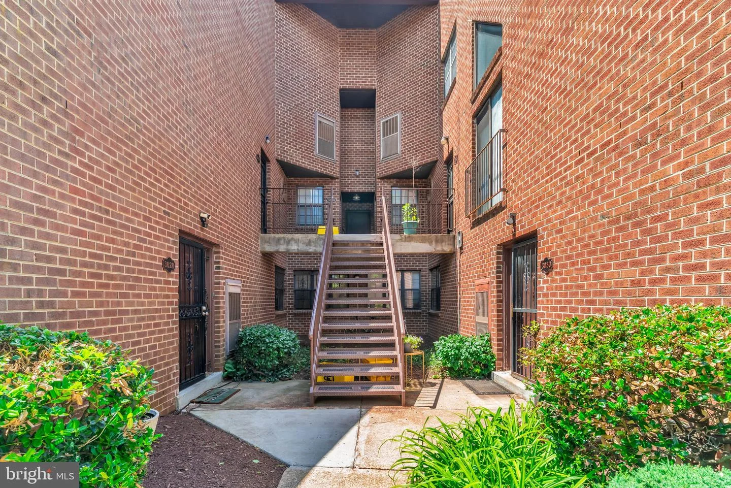 3040 Pineview Court NE