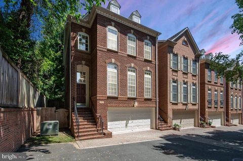 Townhouse in Arlington VA 6583 Washington BOULEVARD.jpg