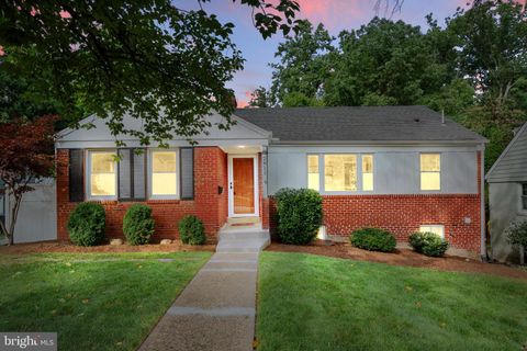 Single Family Residence in Alexandria VA 2811 Old Dominion BOULEVARD.jpg