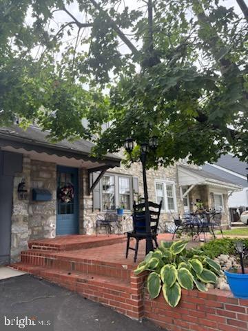 Photo 6 of 17 of 1006 New Hope St multi-family property