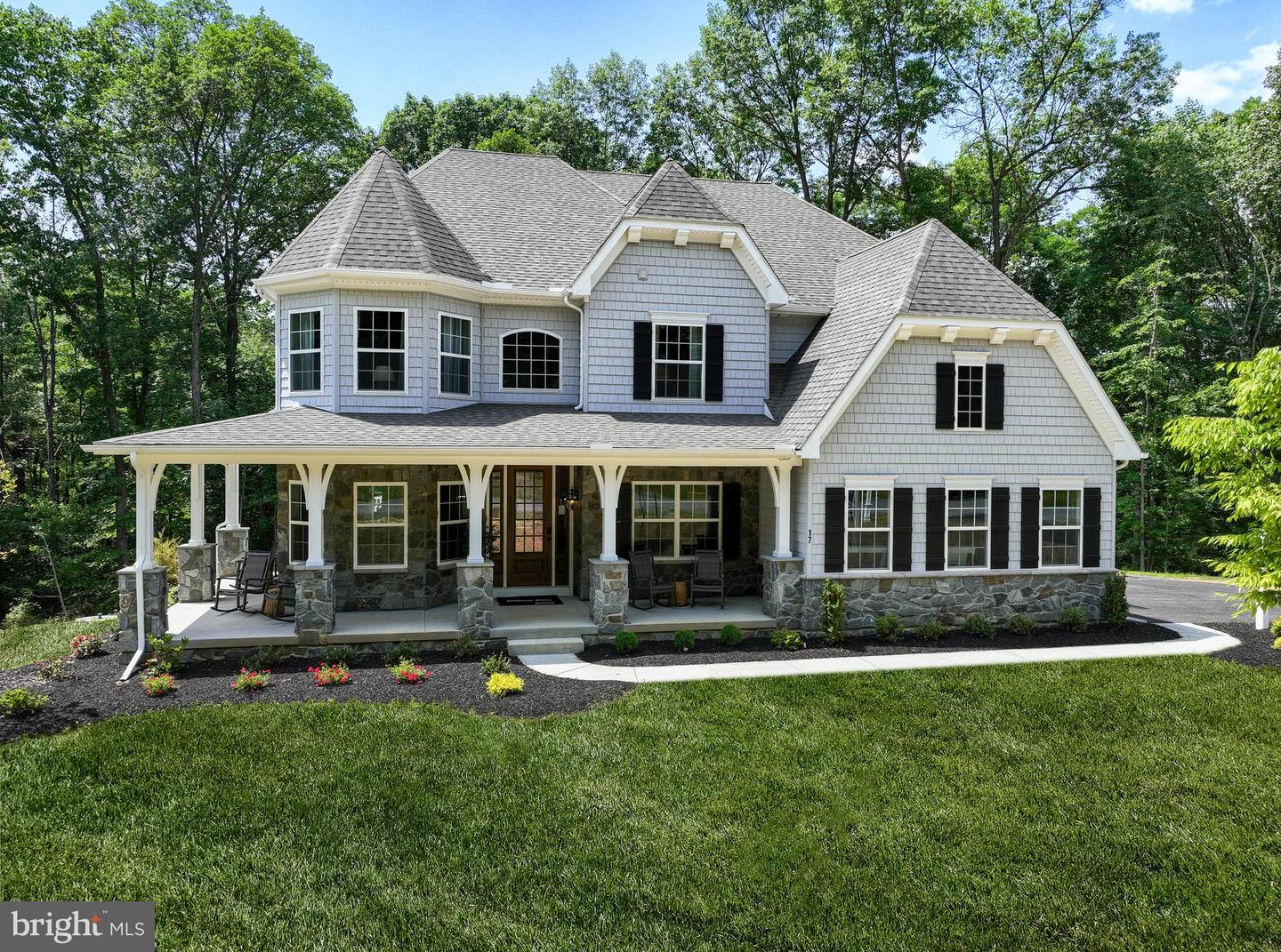 Photo 3 of 26 of 130 S Oak Grove Rd #Devonshire house
