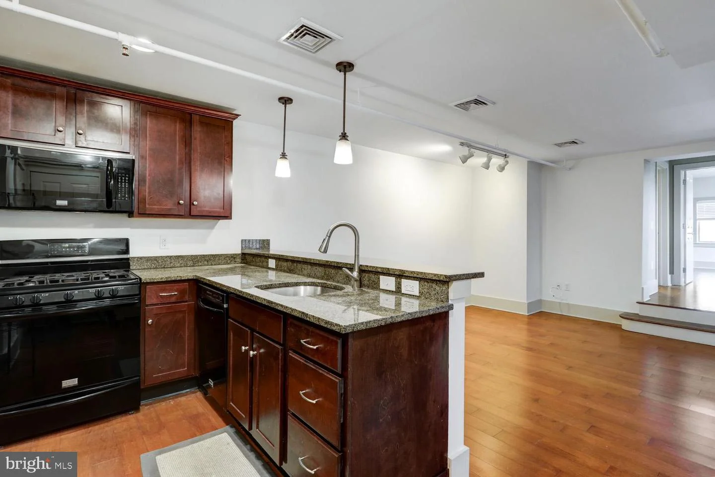 159 E King Street Unit 221