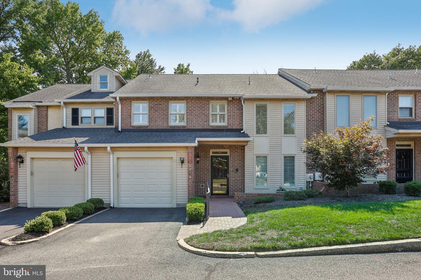 Photo 2 of 46 of 81 Sutphin Pnes townhome