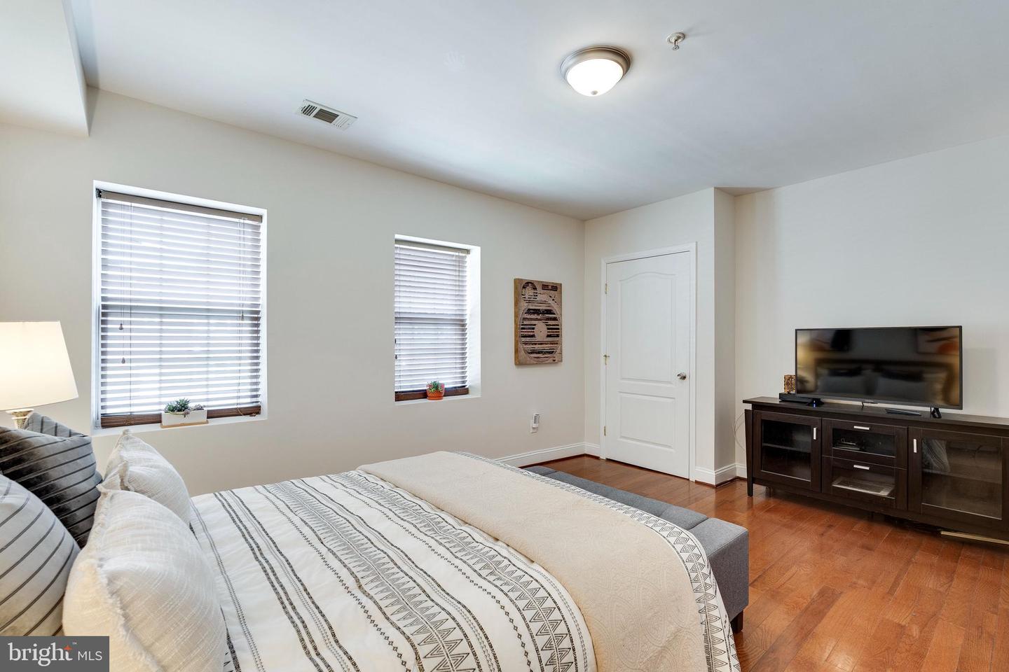 Photo 9 of 24 of 408 Kennedy St NW #202 condo