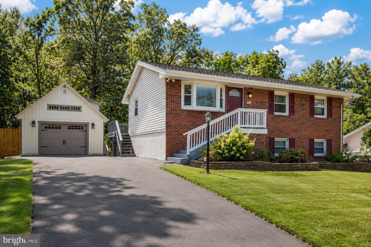 904 E Roanoke Road E, Sterling, VA, 20164
