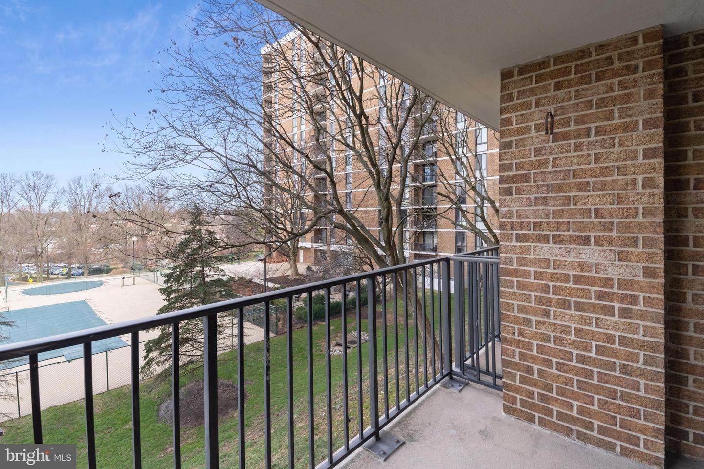 Photo 38 of 100 of 2311 Pimmit Dr #215 condo