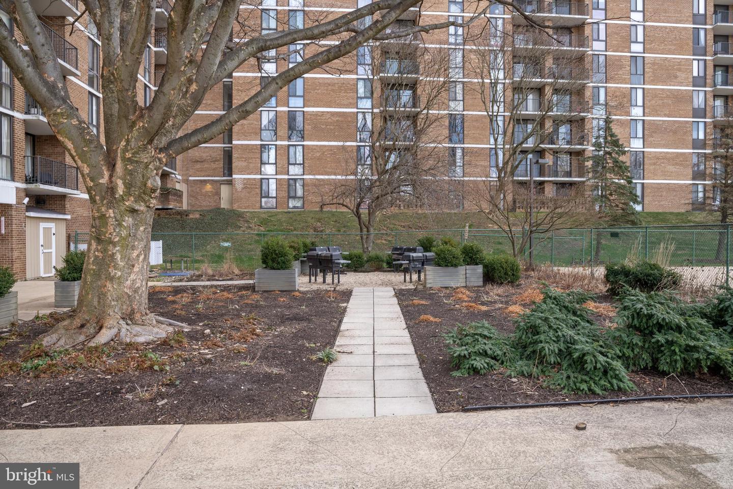 Photo 59 of 100 of 2311 Pimmit Dr #215 condo