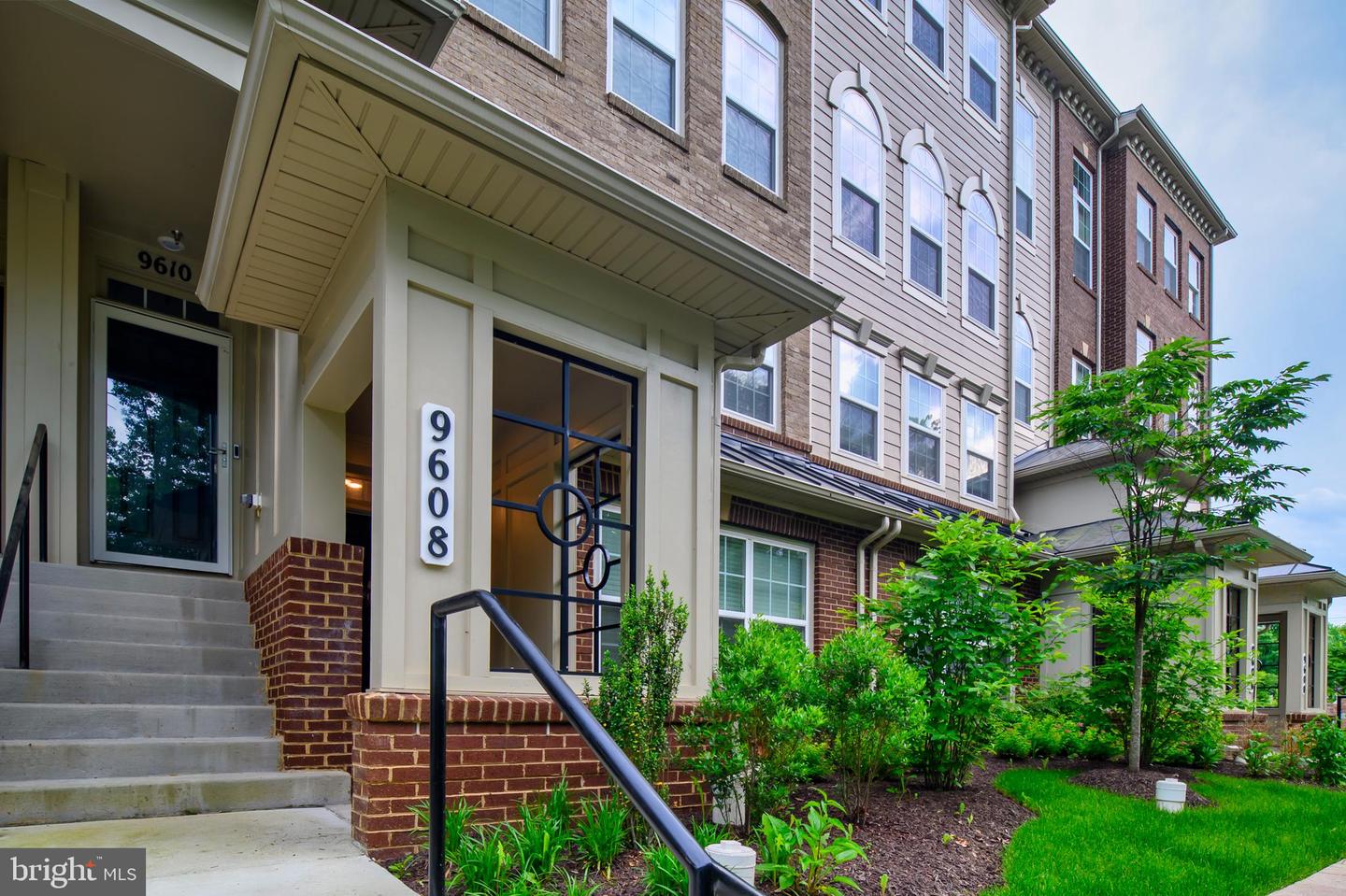 Photo 4 of 29 of 9608 Block St #307 townhome
