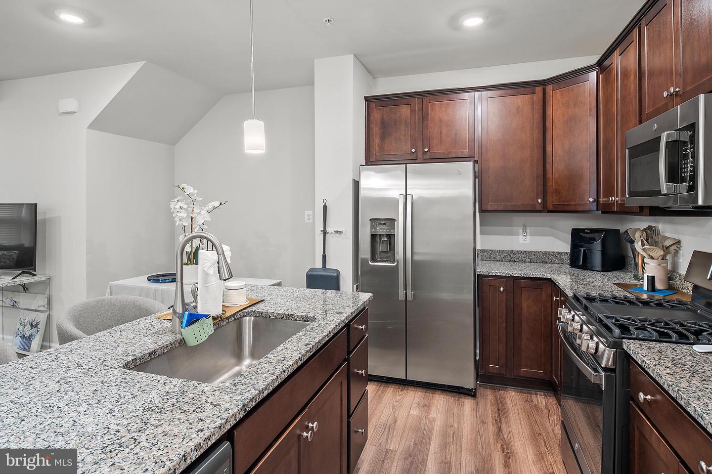 Photo 11 of 29 of 9608 Block St #307 townhome