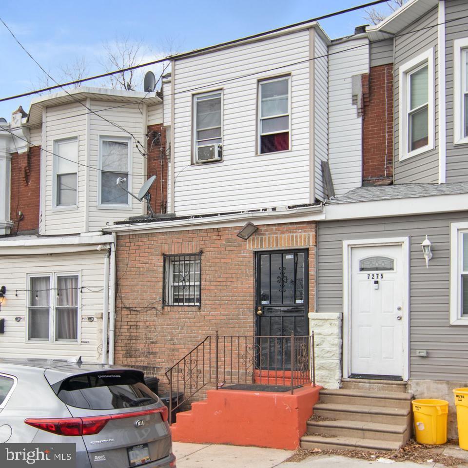 View Philadelphia, PA 19142 townhome
