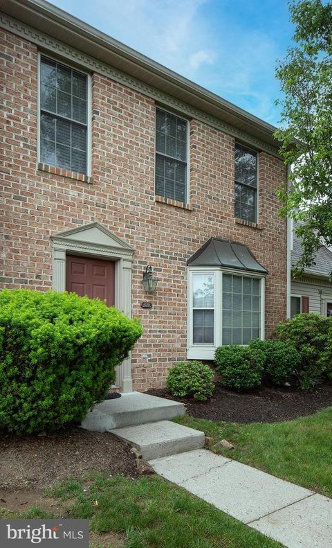 Townhouse in Harrisburg PA 320 Woodland View COURT.jpg