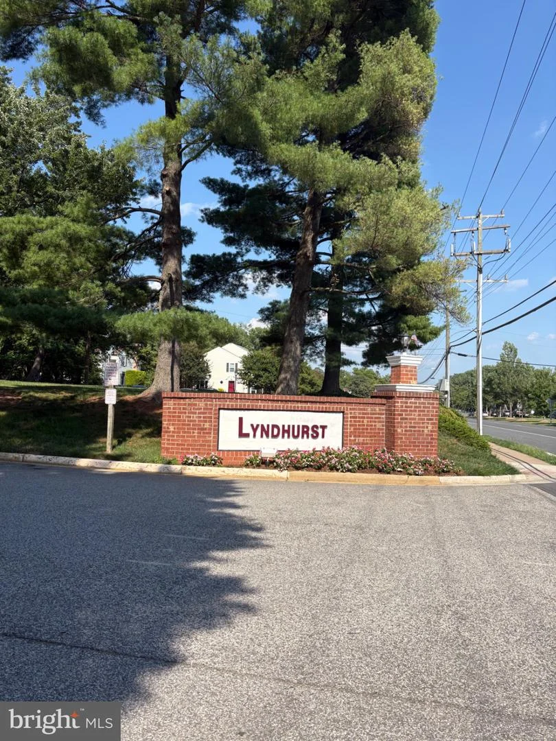 3890 Lyndhurst Drive Unit 201