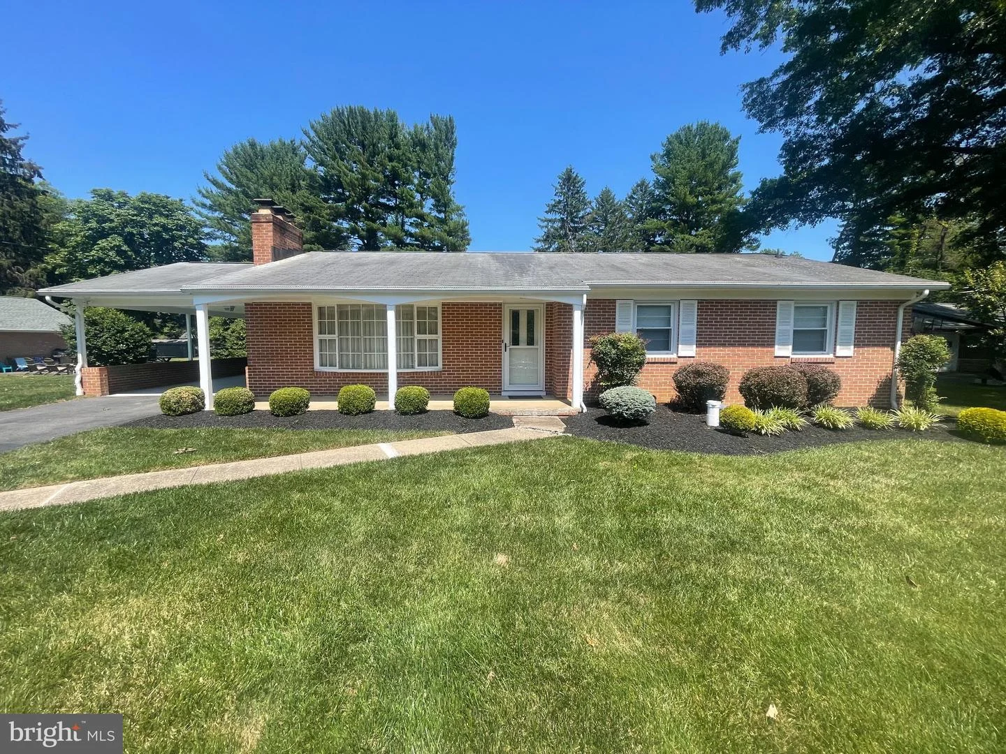 303 Cherokee Pl