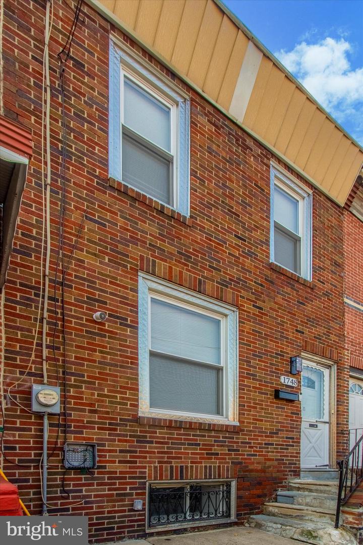 View Philadelphia, PA 19140 townhome