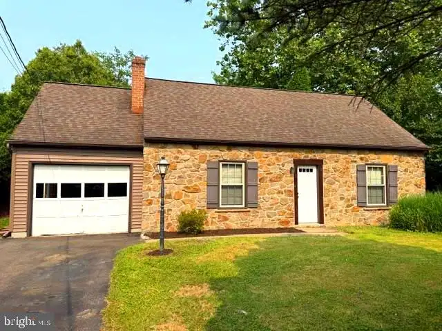 319 Carol Lynn Drive, Willow Street, PA, 17584