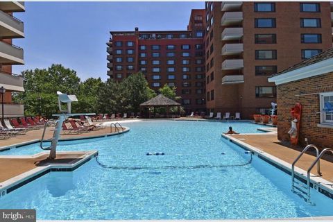 Condominium in Arlington VA 1121 Arlington Blvd Blvd 7.jpg