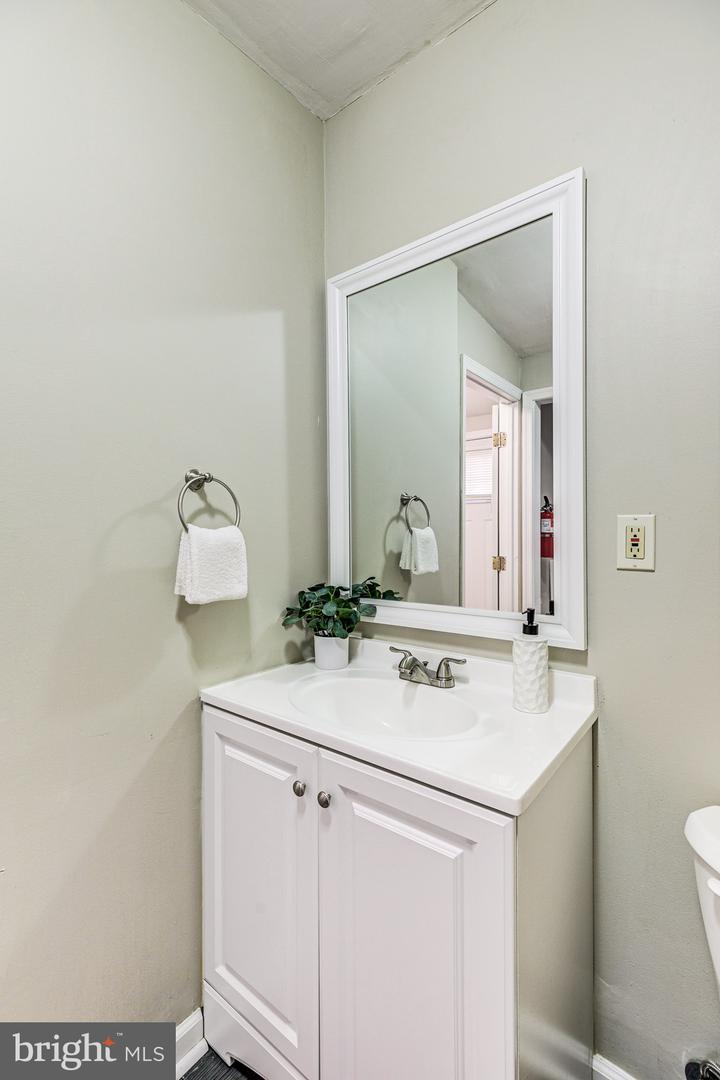 Photo 13 of 19 of 2935 Dillon St townhome