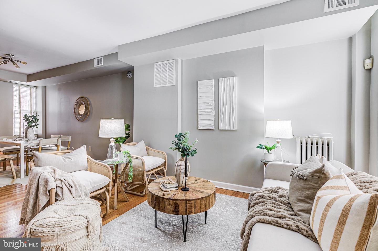 Photo 5 of 19 of 2935 Dillon St townhome