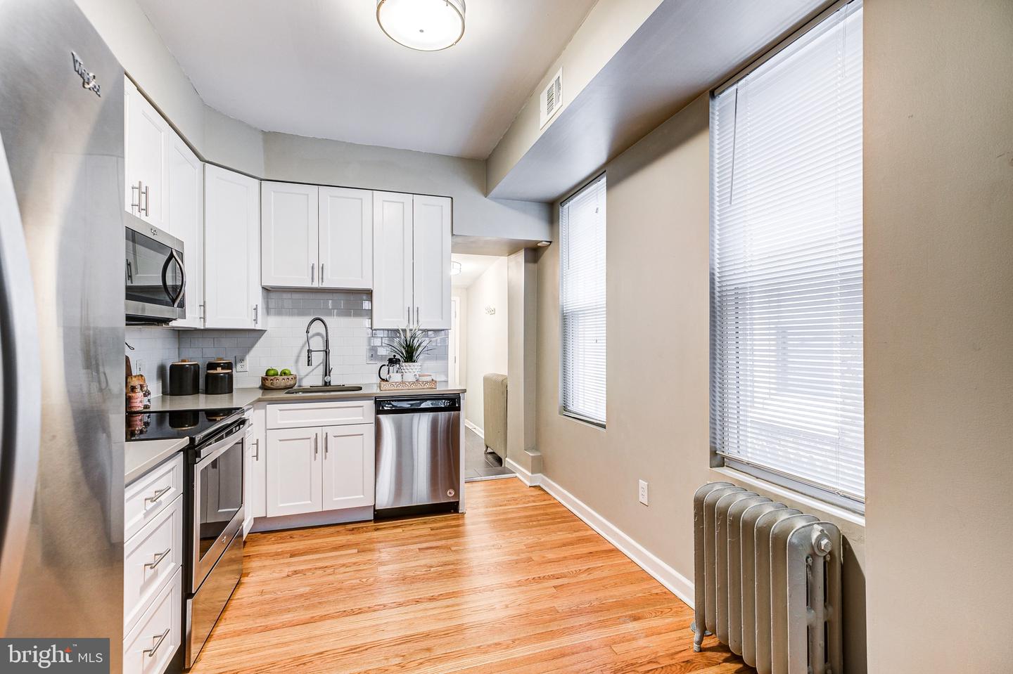 Photo 9 of 19 of 2935 Dillon St townhome