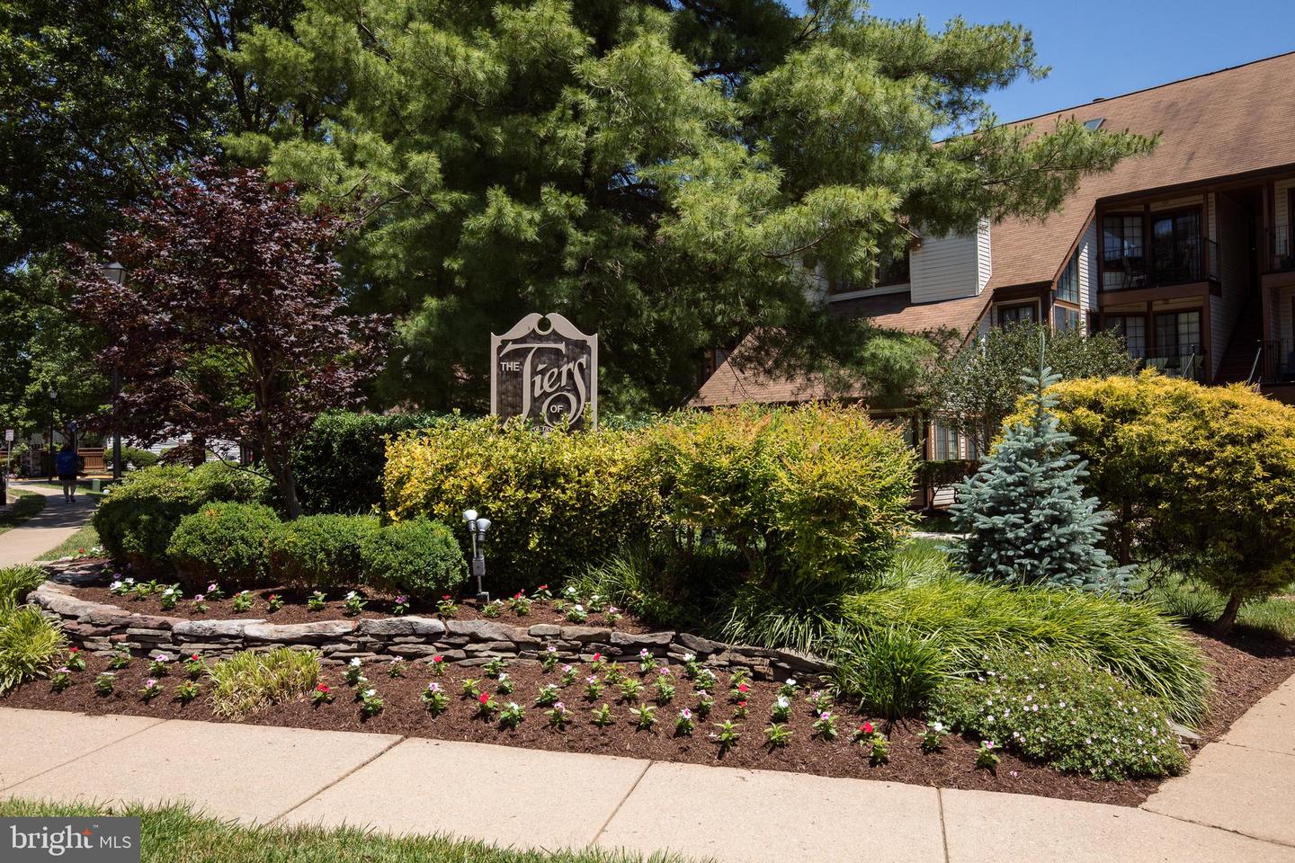 6027-E Curtier Dr
