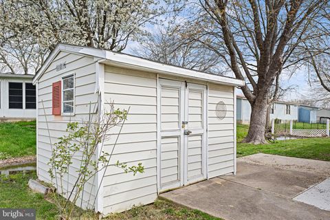 Single Family Residence in Dover DE 27 Gordon DRIVE 27.jpg